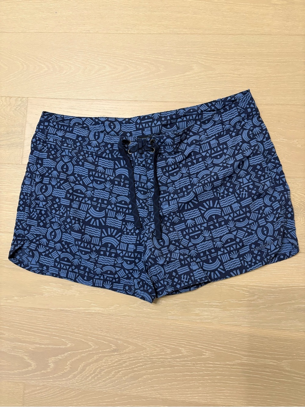 Patagonia Women's Wavefarer Boardshorts 5” Blue size 14
